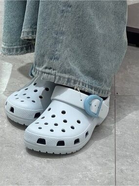 CROCS Enamel Buckle Clog Vapor Ice